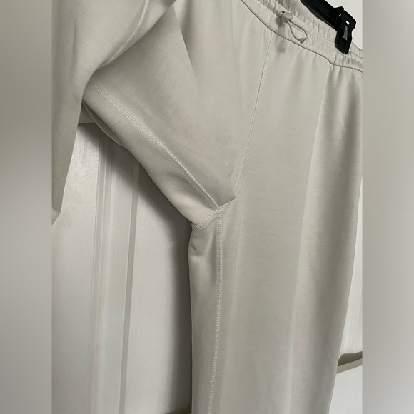 NEW Lululemon Softstreme High-Rise Pant Online Only
White Opal 10 W5EGTS - Picture 8 of 13